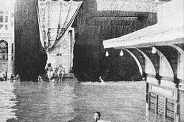 Ali Al-Awadhi Kaaba Swim